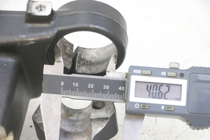 photo de UPPER FORK YOKE HONDA NTV DEAUVILLE ABS 700 (2007 - 2016) - Component detail