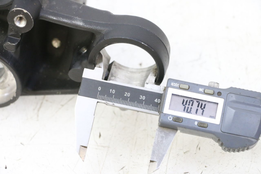 photo de UPPER FORK YOKE HONDA NTV DEAUVILLE 650 (2001 - 2006) - Component detail