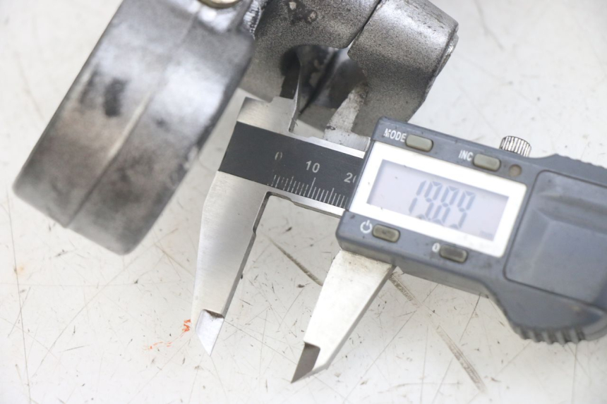 photo de UPPER TRIPLE CLAMP GILERA RK 50 (1996 - 1999) - Zoom on usage condition