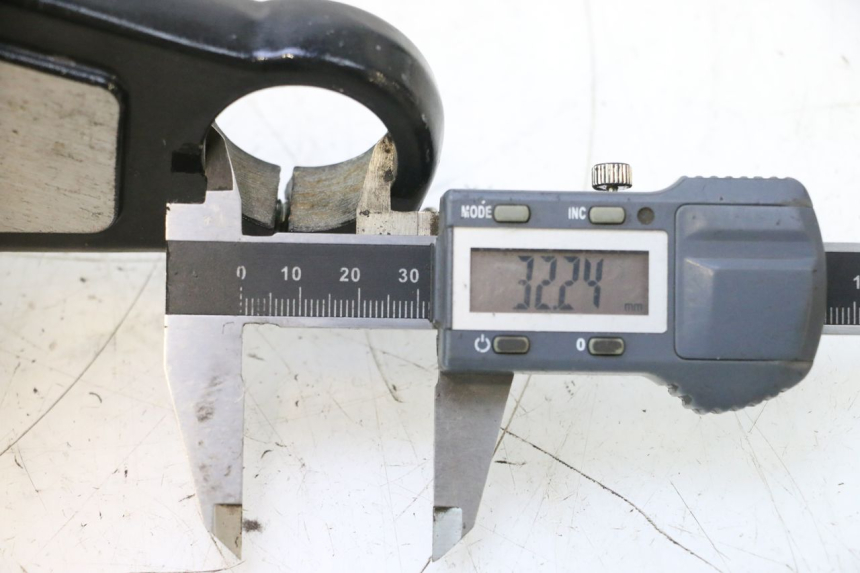 photo de UPPER FORK YOKE YAMASAKI ROADSTER 50 (2013 - 2018) - Component detail