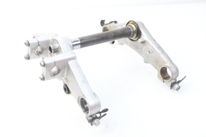 photo de UPPER FORK YOKE SUZUKI RV VAN VAN 125 (2003 - 2008) - Alternative perspective