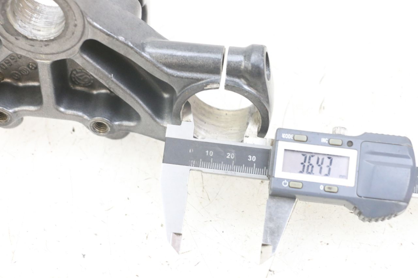 photo de UPPER TRIPLE CLAMP DERBI SENDA SM X-TREME 50 (2006 - 2010) - Component detail