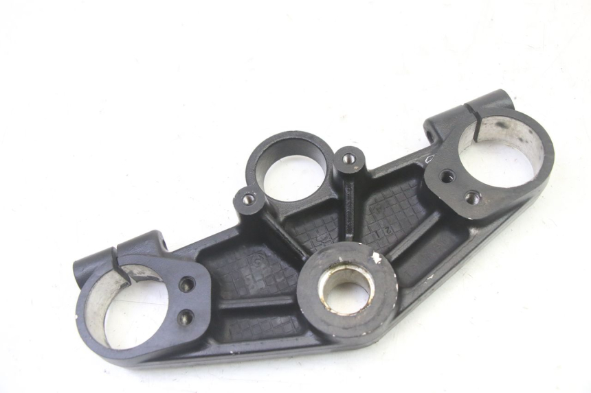 photo de UPPER FORK YOKE TRIUMPH SPRINT 900 (1995 - 1998) - Alternative perspective
