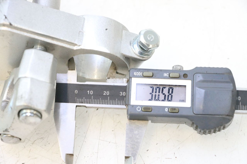 photo de UPPER FORK YOKE YAMASAKI STREET 50 (2013 - 2018) - Component detail