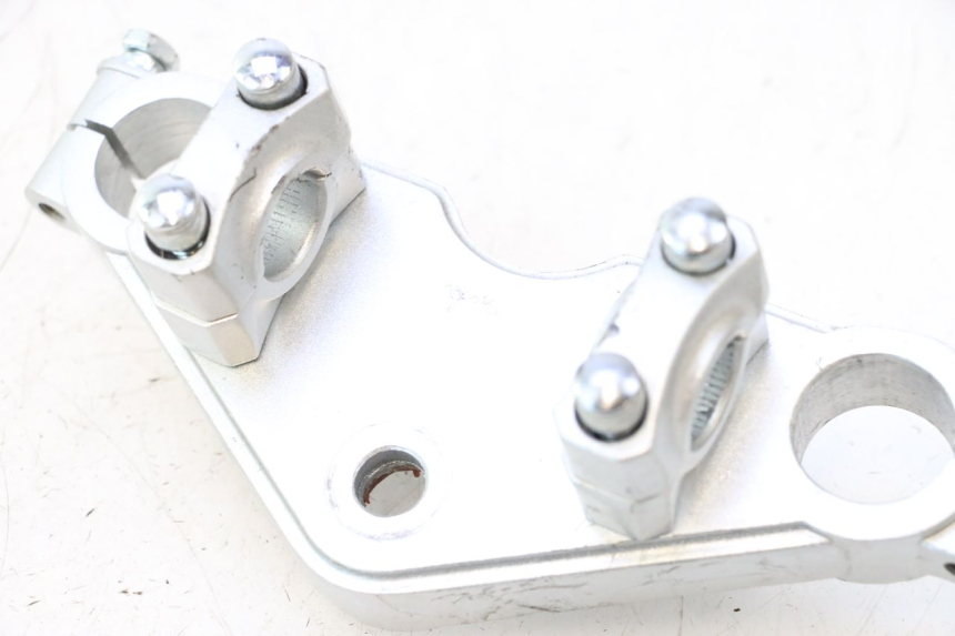 photo de UPPER FORK YOKE YAMASAKI STREET 50 (2013 - 2018) - Fixing points details