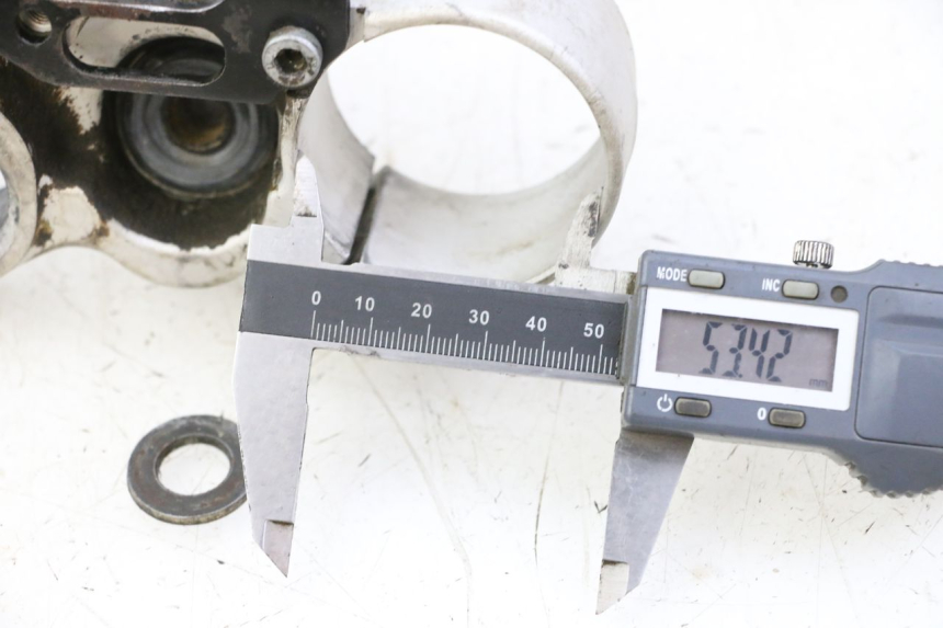 photo de UPPER FORK YOKE KTM SUPERENDURO R 950 (2005 - 2009) - Zoom on usage condition