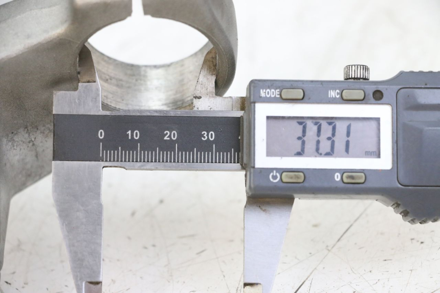 photo de UPPER FORK YOKE YAMAHA TDR DELTABOX 125 (1997 - 2003) - Zoom on usage condition