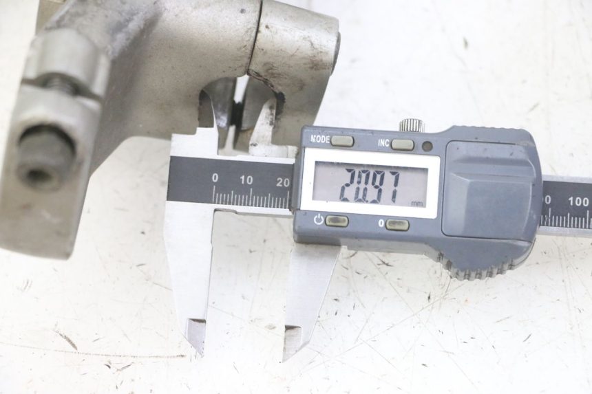 photo de UPPER FORK YOKE YAMAHA TDR DELTABOX 125 (1997 - 2003) - Zoom on usage condition