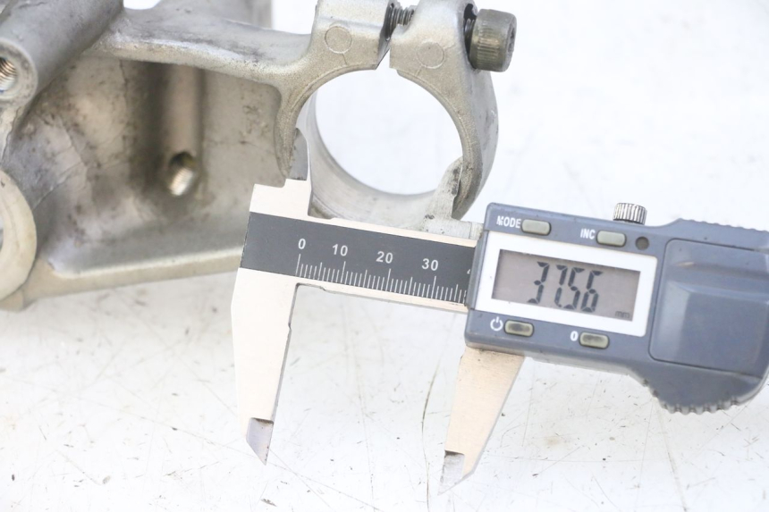 photo de UPPER FORK YOKE YAMAHA TDR DELTABOX 125 (1997 - 2003) - Alternative perspective