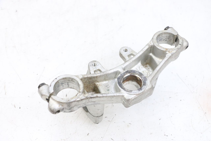 photo de UPPER FORK YOKE YAMAHA TTR 125 (2000 - 2020) - Technical close-up