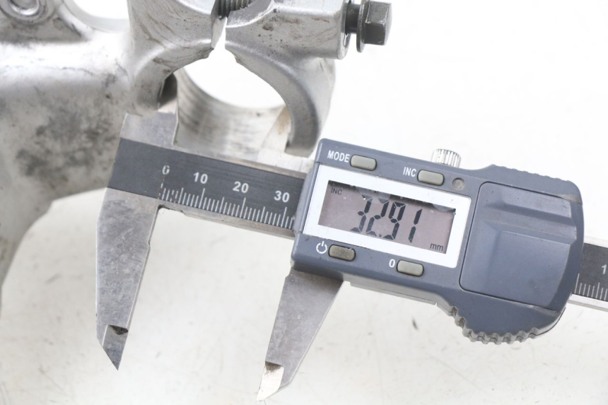 photo de UPPER FORK YOKE YAMAHA TW 125 (1998 - 2002) - Component detail