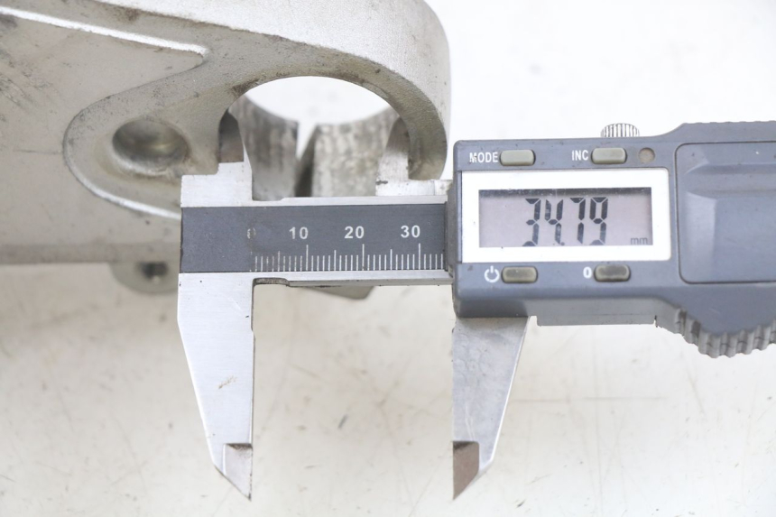 photo de UPPER TRIPLE CLAMP DAELIM VJ ROADWIN FI 125 (2008 - 2017) - Component detail