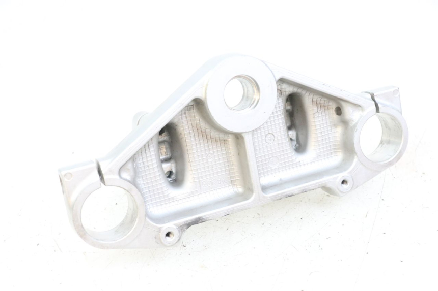 photo de UPPER FORK YOKE SUZUKI VL INTRUDER 125 (2004 - 2007) - Alternative perspective