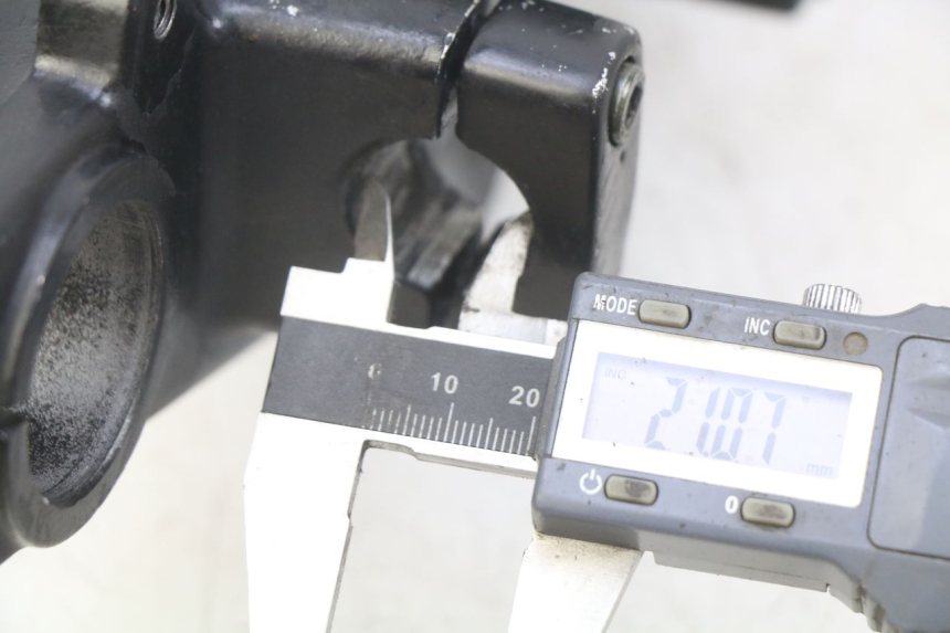 photo de UPPER TRIPLE CLAMP SYM WOLF SB 125 (2011 - 2018) - Component detail