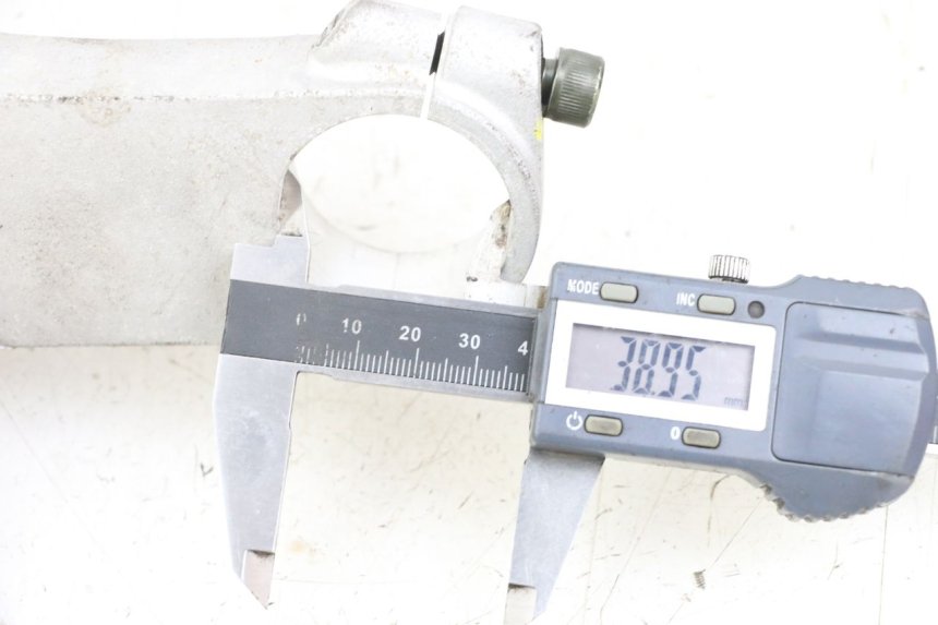 photo de Upper triple clamp KYMCO XCITING 250 (2006 - 2009) - Alternative perspective