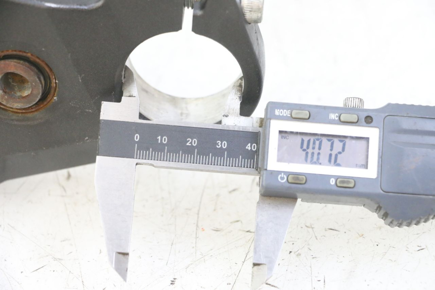 photo de UPPER FORK YOKE YAMAHA XJ6 ABS 600 (2008 - 2016) - Technical close-up