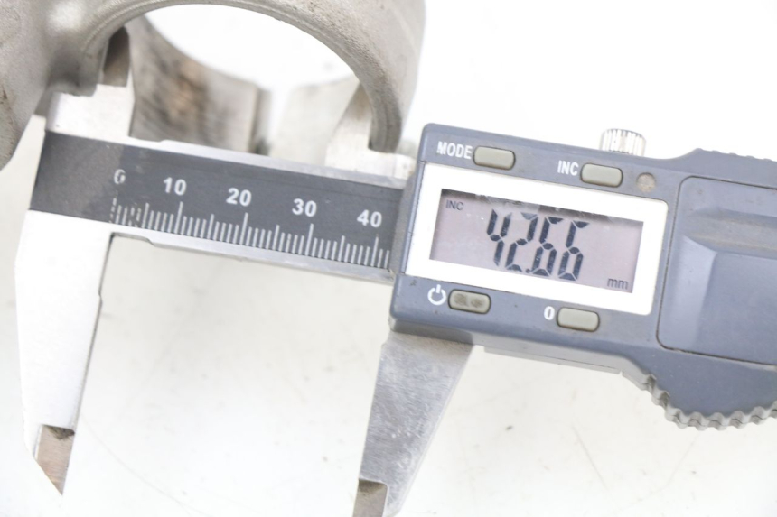 photo de UPPER FORK YOKE YAMAHA XP T-MAX TMAX ABS 530 (2012 - 2015) - Technical close-up