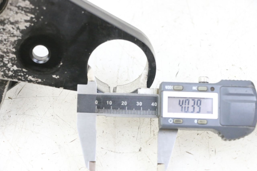 photo de UPPER FORK YOKE YAMAHA FZS FAZER 600 (2001 - 2003) - Component detail