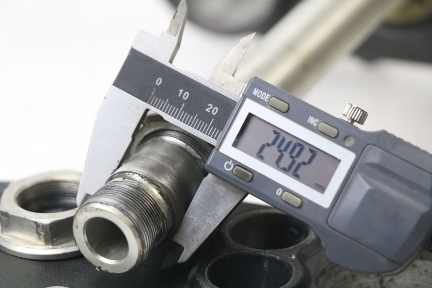 photo de UPPER FORK YOKE YAMAHA YZF YZ-F 450 (2018 - 2021) - Alternative perspective