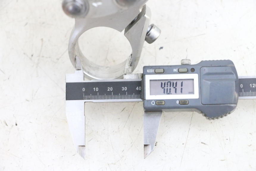 photo de UPPER FORK YOKE KAWASAKI ZR 7 750 (1999 - 2004) - Component detail