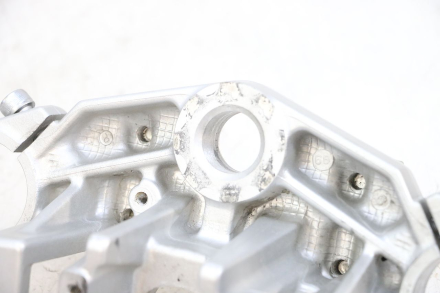 photo de UPPER FORK YOKE KAWASAKI ZR 7 750 (1999 - 2004) - Technical close-up