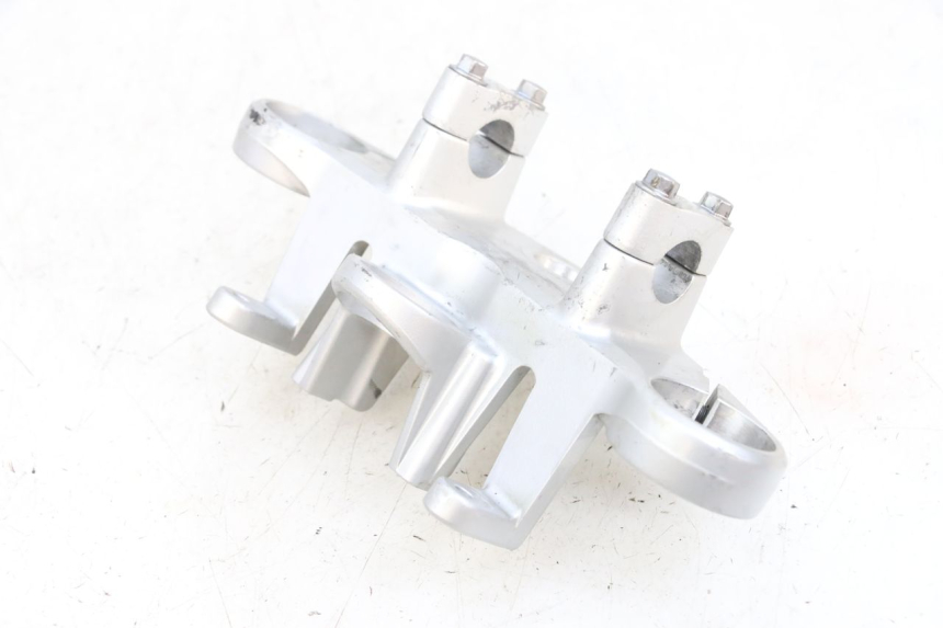 photo de UPPER FORK YOKE KAWASAKI ZR 7 750 (1999 - 2004) - Fixing points details