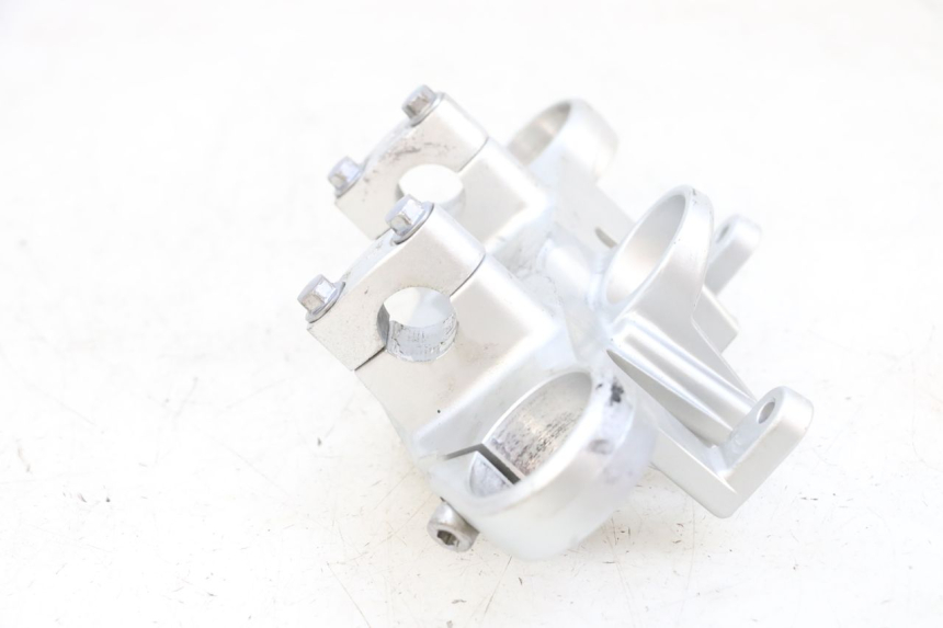 photo de UPPER FORK YOKE KAWASAKI ZR 7 750 (1999 - 2004) - Checked used part