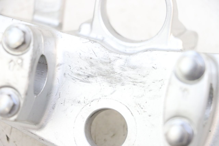 photo de UPPER FORK YOKE KAWASAKI ZR 7 750 (1999 - 2004) - Markings and original references