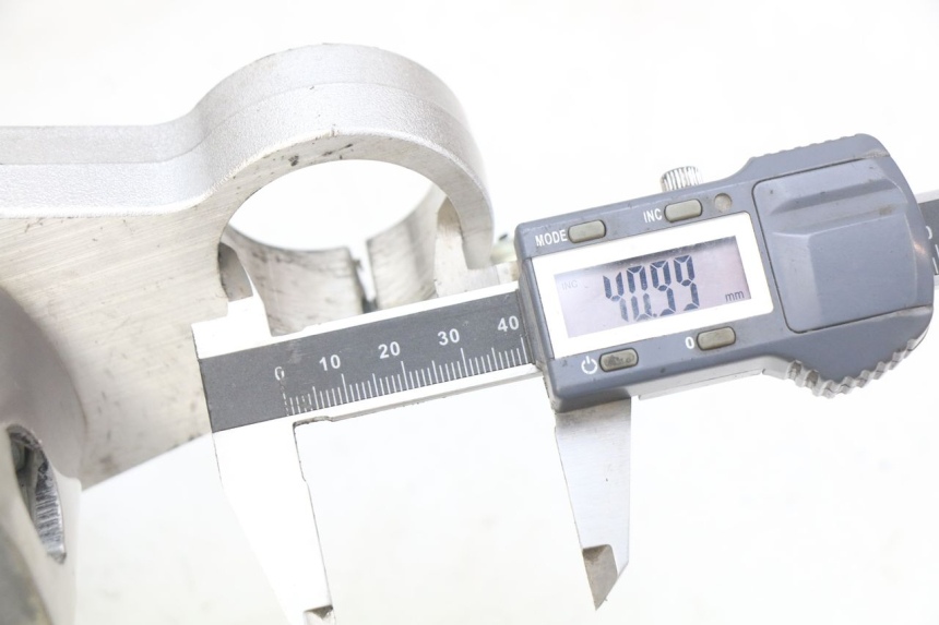 photo de YOKES FORK SUZUKI SV N 650 (1999 - 2002) - Component detail