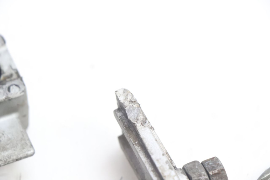 photo de CHAIN ADJUSTER HONDA CB F HORNET 600 (2005 - 2006) - Technical close-up