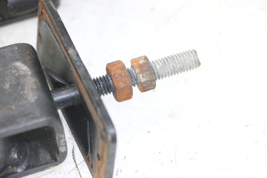 photo de CHAIN TENSIONER HONDA CBF 500 (2004 - 2007) - Technical close-up