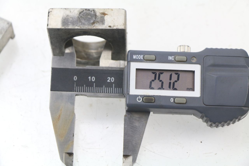 photo de CHAIN ADJUSTER HONDA CR 125 (2000 - 2001) - Component detail