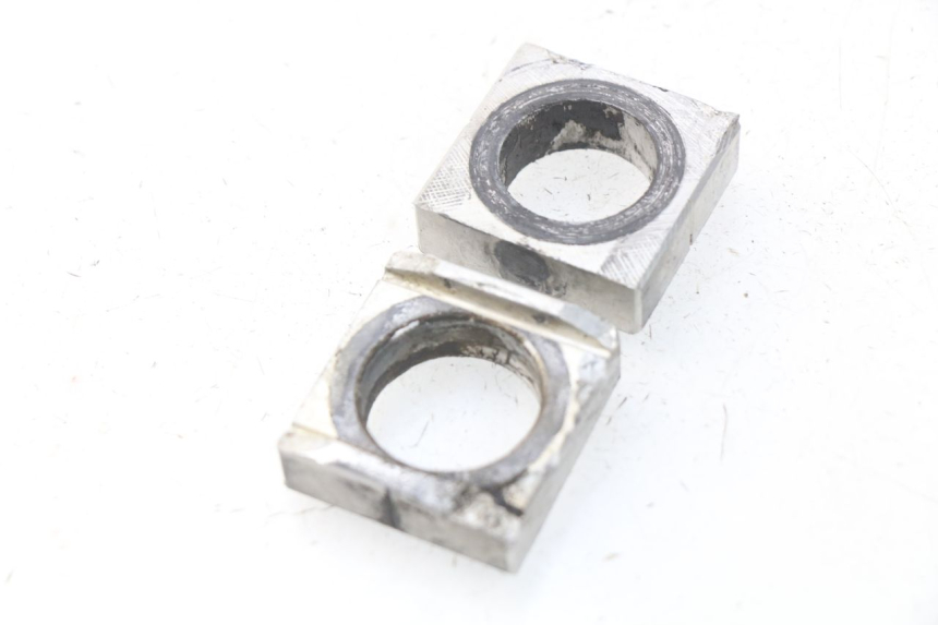 photo de CHAIN ADJUSTER HONDA CRF CR-F 450 (2005 - 2008) - Zoom on usage condition