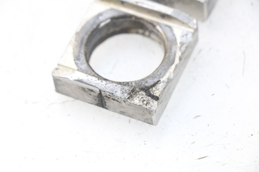 photo de CHAIN ADJUSTER HONDA CRF CR-F 450 (2005 - 2008) - Alternative perspective