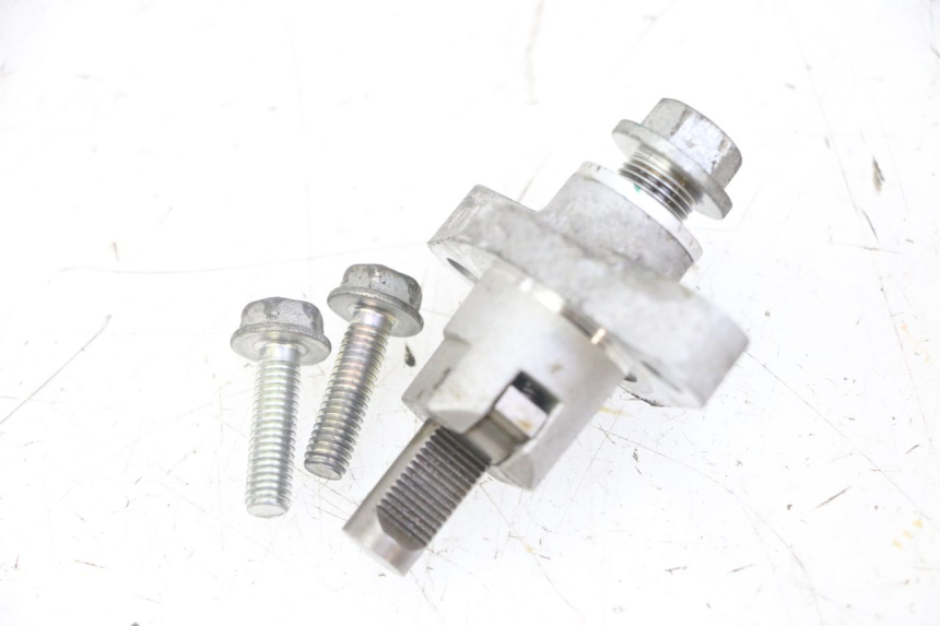 photo de CAM CHAIN TENSIONER HONDA FORZA ABS 300 (2013 - 2017) - Alternative perspective