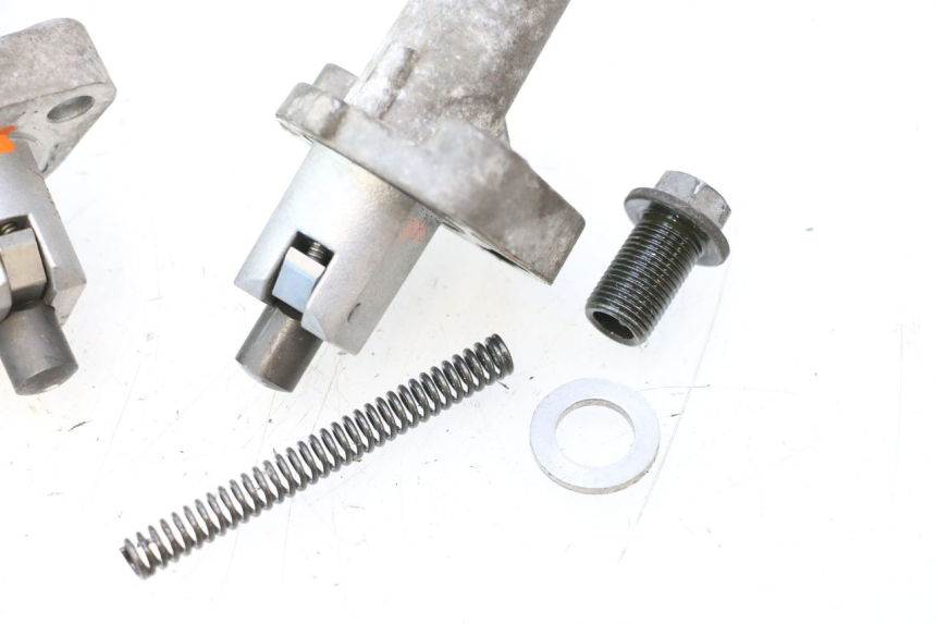 photo de CAM CHAIN TENSIONER SUZUKI SV S 650 (2003 - 2009) - Fixing points details