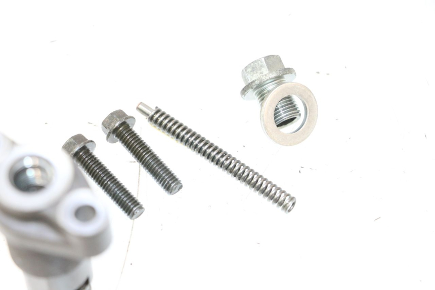 photo de CAM CHAIN TENSIONER KAWASAKI ZX-6R ZX6R 600 (2000 - 2002) - Technical close-up
