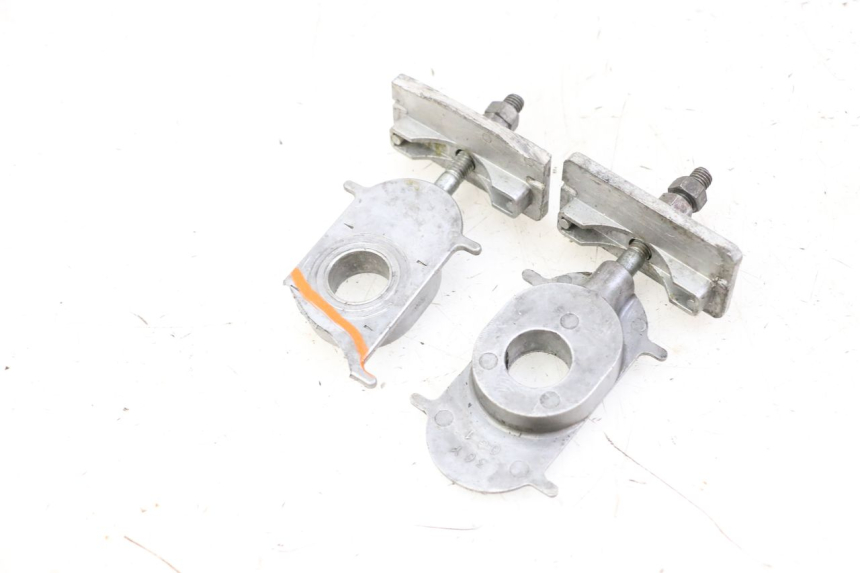 photo de CHAIN ADJUSTER YAMAHA FJ 36Y 1100 (1984 - 1985) - Alternative perspective