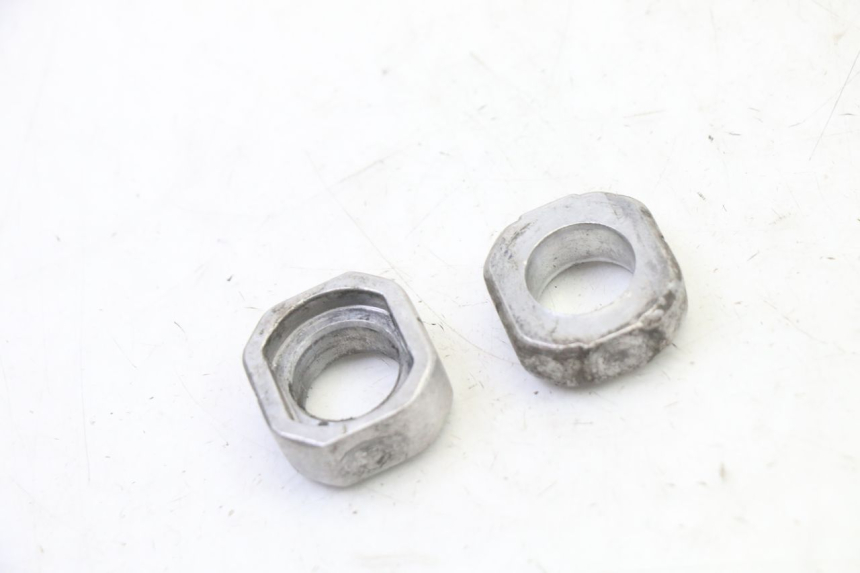 photo de CHAIN ADJUSTER BMW G310 R 310 (2016 - 2020) - Zoom on usage condition