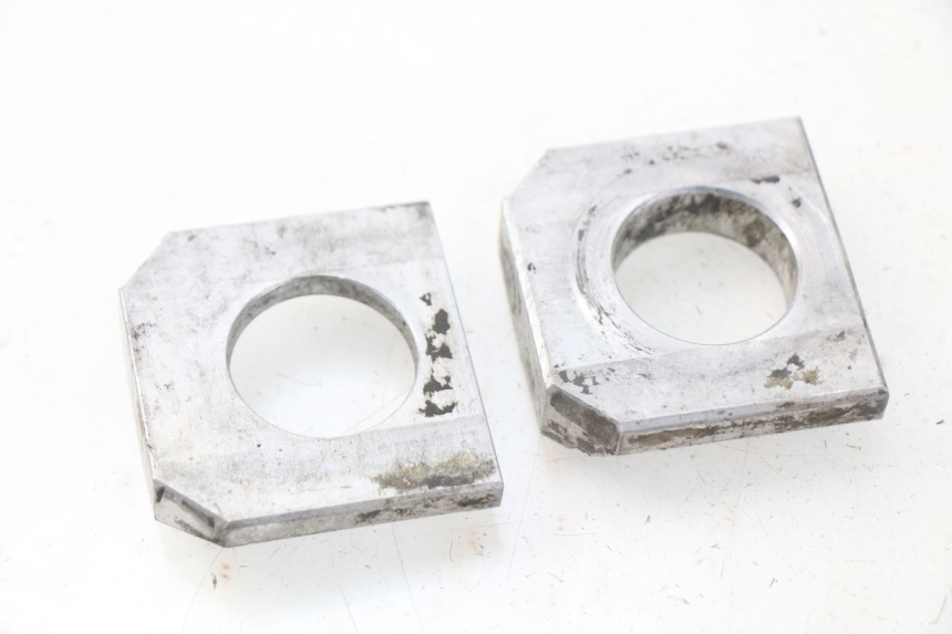 photo de CHAIN ADJUSTER SUZUKI GSX-R GSXR 600 (2001 - 2003) - Alternative perspective