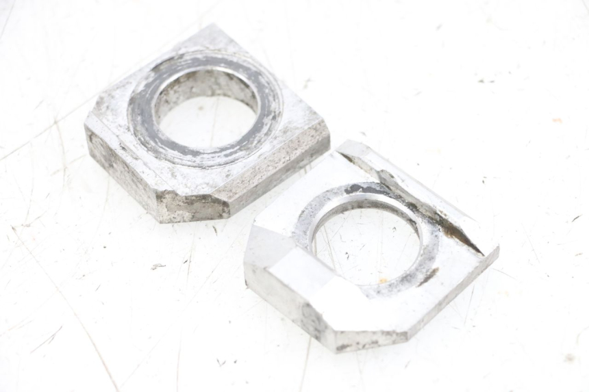 photo de CHAIN ADJUSTER SUZUKI GSXR GSX-R 1000 (2003 - 2004) - Zoom on usage condition