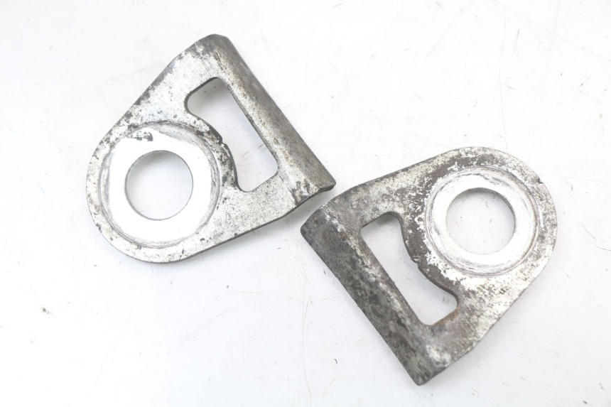 photo de CHAIN ADJUSTER HYOSUNG GTR 125 (2006 - 2008) - Component detail