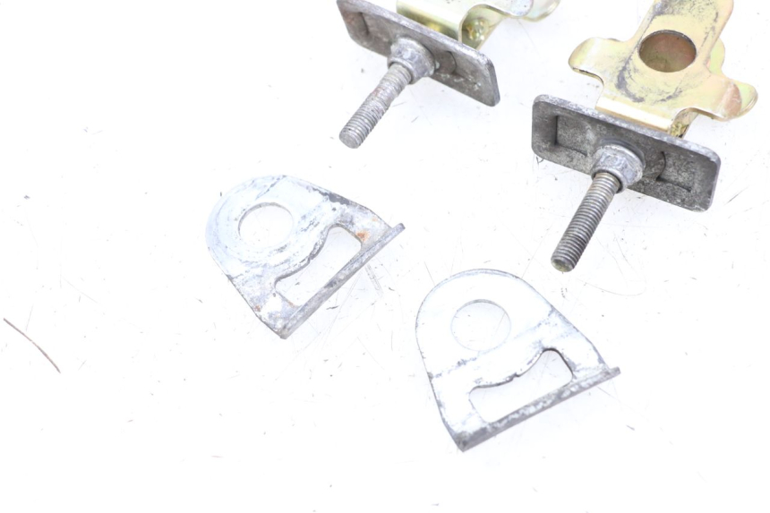 photo de CHAIN ADJUSTER HYOSUNG GTR 125 (2006 - 2008) - Zoom on usage condition