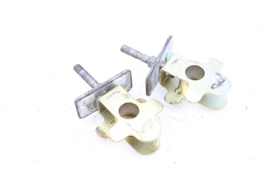 photo de CHAIN ADJUSTER HYOSUNG GTR 125 (2006 - 2008) - Technical close-up