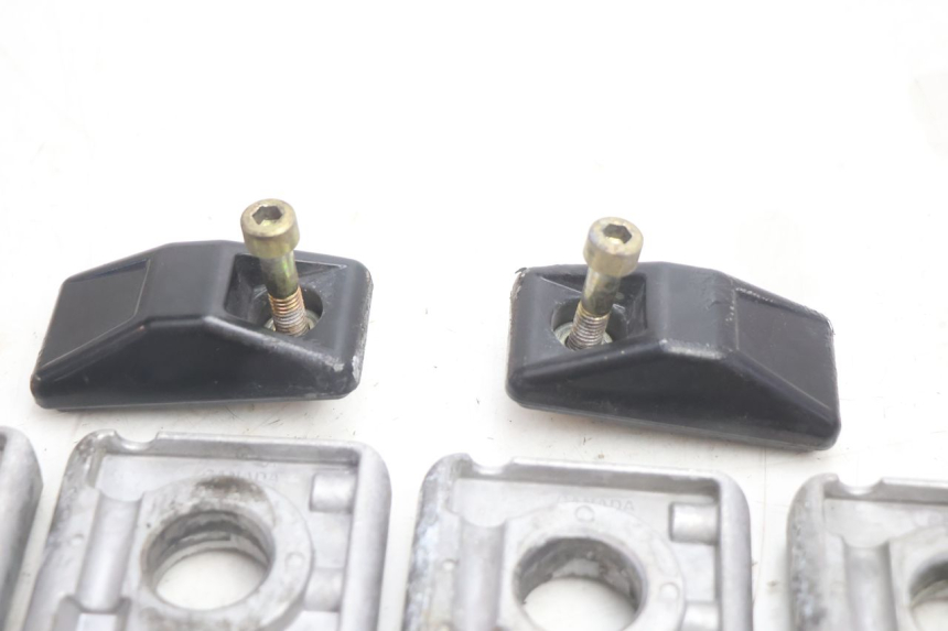 photo de CHAIN ADJUSTER CAN-AM SPYDER RS 1000 (2008 - 2012) - Zoom on usage condition