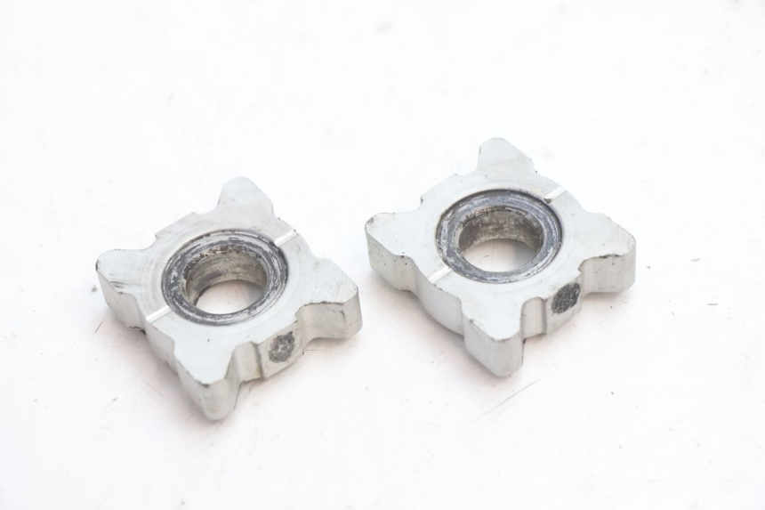 photo de CHAIN ADJUSTER DUCATI SS IE DS CARENEE 1000 (2002 - 2006) - Alternative perspective