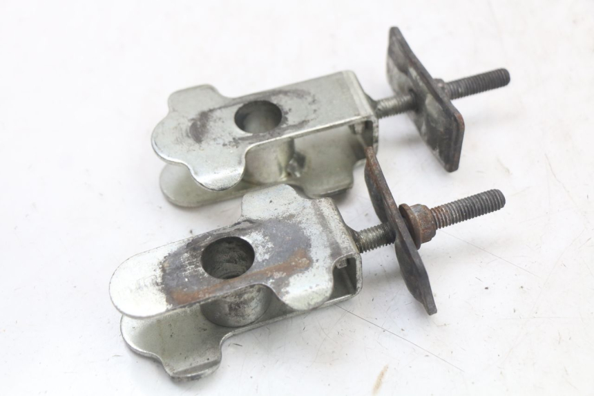 photo de CHAIN ADJUSTER SUZUKI GS F 500 (2004 - 2007) - Alternative perspective