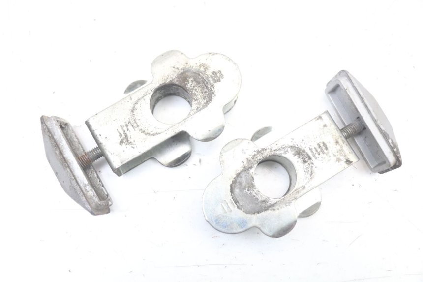 photo de CHAIN ADJUSTER SUZUKI GSR 750 (2011 - 2017) - Zoom on usage condition