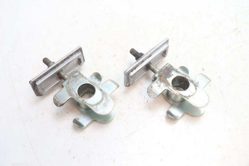 photo de CHAIN ADJUSTER SUZUKI SV S 650 (2003 - 2009) - Technical close-up