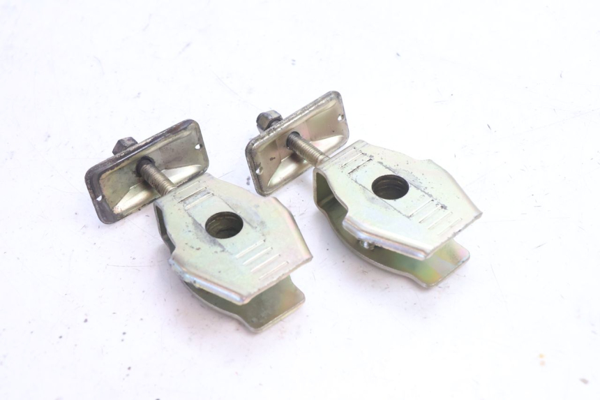photo de CHAIN ADJUSTER DAELIM VJ ROADWIN 125 (2004 - 2007) - Component detail